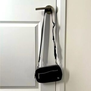 Lululemon Everywhere Convertible Crossbody 1.5 L